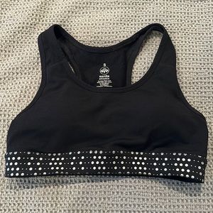 Black Senita Sarah pocket sports bra